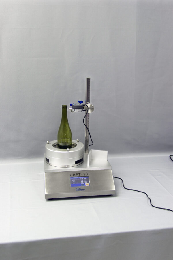 Universal Bottle Perpendicularity Tester model UBPT-1S with integrated Automatic Calculator testing a glass bottle