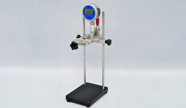 pvgds PVG-DS Digital Pressure and Vacuum Gauge for precise measurement in PET bottles with sport caps.